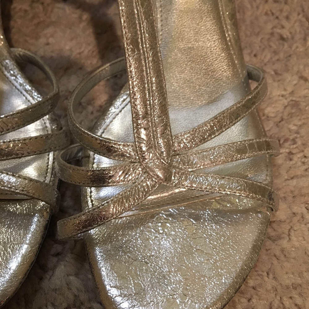 Sz 7.5 Nina silver crinkly stappy sandal - Picture 2 of 4